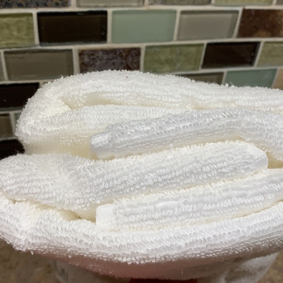 SOPHIA - THE COMFORT OF COTTON- Hand Towel Set - 2- MR. & MRS. EST 2018 🆕 - Picture 3 of 9